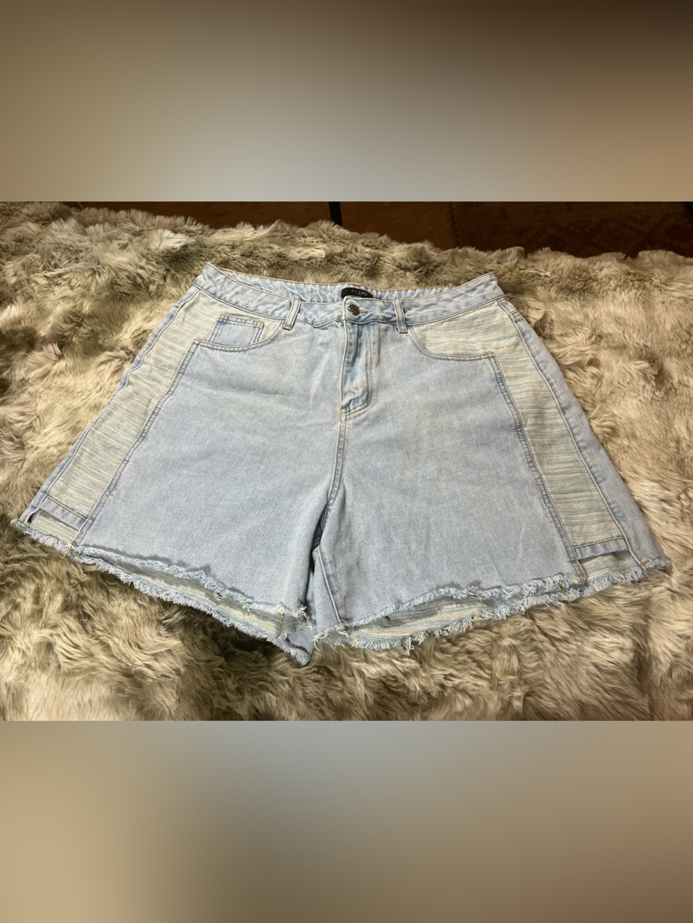 High-Waist Light Blue Denim Frayed Hem Women's Shorts